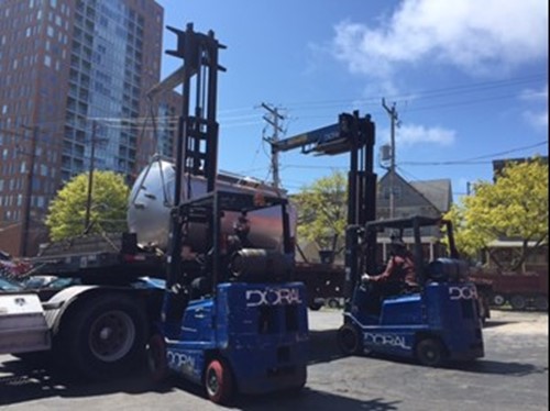 Doral lifts installing tanks outside at Good City Brewing
